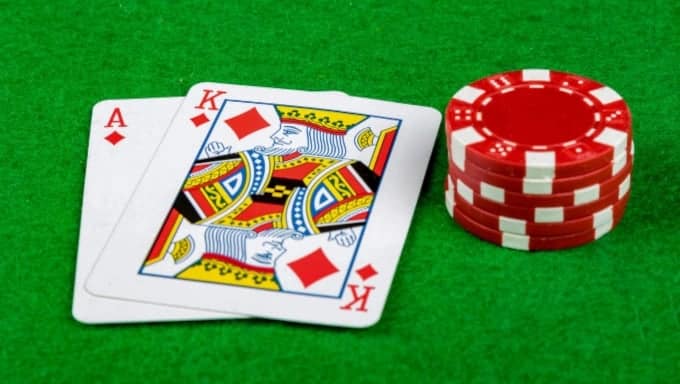 Hướng dẫn cách sử dụng các quân bài trong game Blackjack trực tuyến?